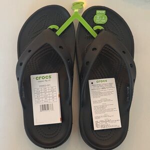 Crocs sandals/flip flops black women’s size 6